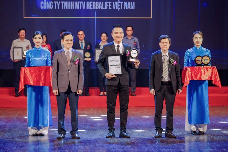Herbalife Việt Nam đạt chứng nhận Top 10 Nhãn Hiệu Nổi Tiếng Việt Nam & Doanh Nghiệp Tiên Phong Đổi Mới Sáng Tạo năm 2025- Ảnh 1.