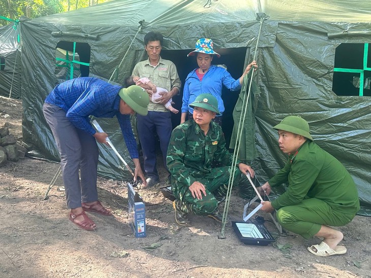 Dựng nhà bạt giúp dân bản Phá Mựt vượt qua cảnh 'màn trời chiếu đất' sau lũ- Ảnh 3.