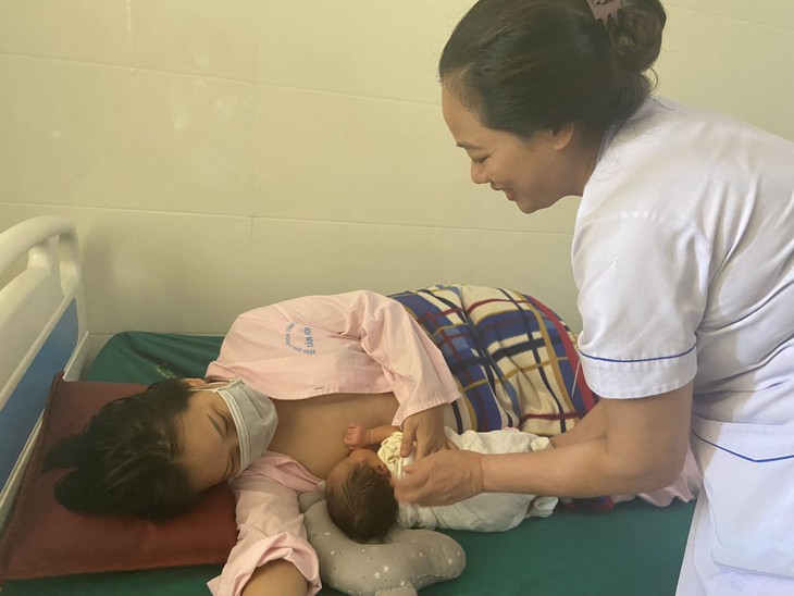 Hướng dẫn nuôi con bằng sữa mẹ trong trường hợp trẻ sinh thấp cân- Ảnh 2.