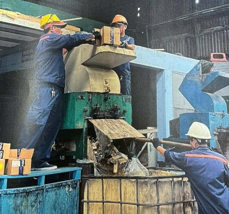 Tiêu hủy hơn 1 tấn mỹ phẩm Obagi không đạt chất lượng- Ảnh 1.