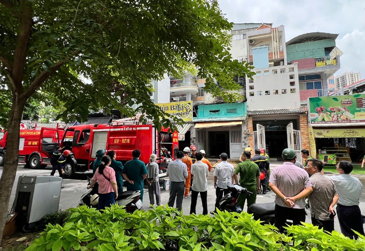 TP Hồ Chí Minh: Cháy nhà 3 tầng, giải cứu cụ bà ra ngoài an toàn- Ảnh 2.