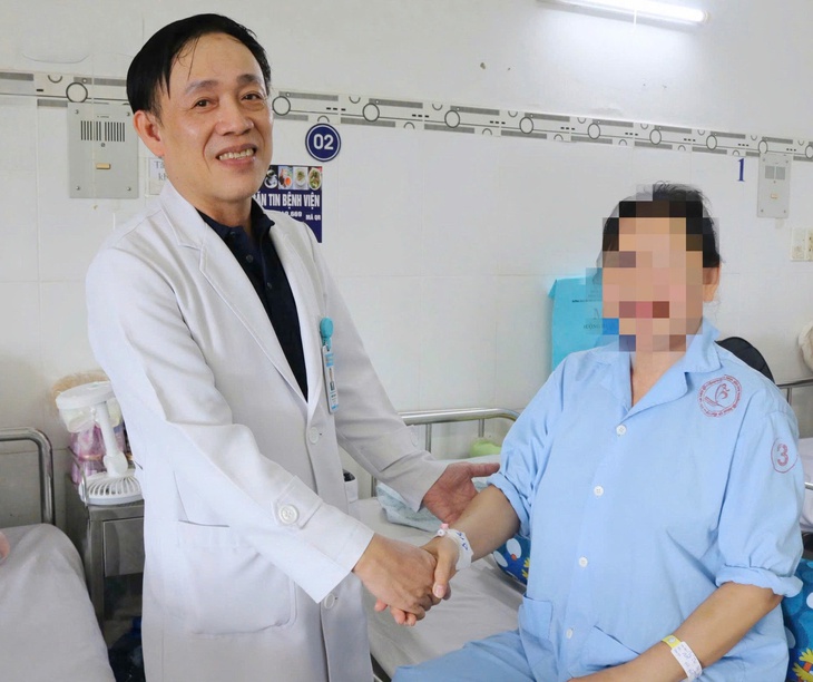 Bệnh viện tuyến tỉnh lần đầu tiên phẫu thuật thành công ca u tủy sống- Ảnh 1.