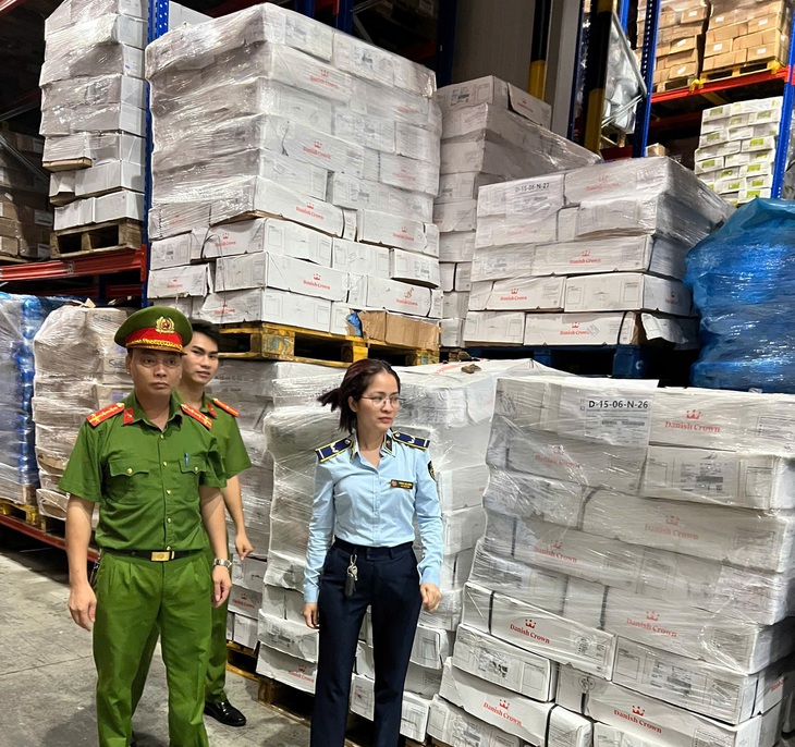 Hà Nội phát hiện hơn 15 tấn xương lợn hết hạn sử dụng- Ảnh 1.
