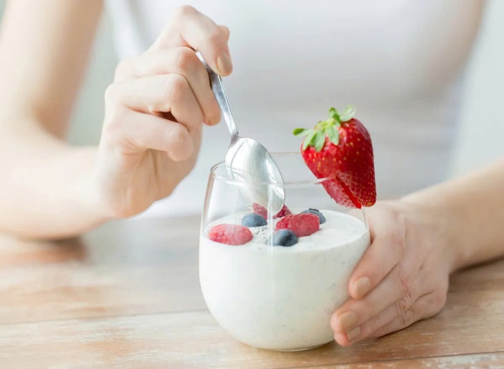 Ngày nào cũng ăn sữa chua không đường, có giúp giảm mỡ bụng?- Ảnh 1.