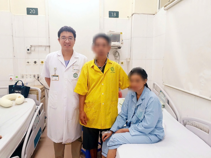 Sự phối hợp 'thần tốc' giữa thầy thuốc Bạch Mai và tuyến dưới cứu sống người bệnh ngừng tim 60 phút- Ảnh 1. Sự phối hợp 'thần tốc' giữa thầy thuốc Bạch Mai và tuyến dưới cứu sống người bệnh ngừng tim 60 phút- Ảnh 1.