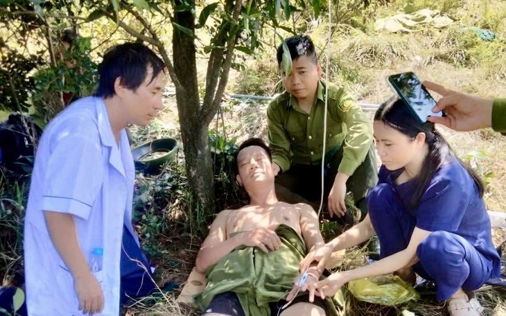 Cứu sống cán bộ kiểm lâm bị ngạt, sốc nhiệt khi chữa cháy rừng