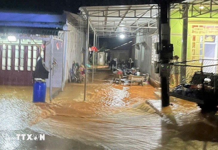 Lũ quét tại xã Đạ Huoai 3, hàng trăm người xuyên đêm khắc phục hậu quả- Ảnh 2.