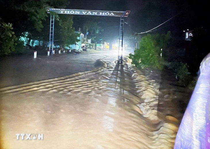 Lũ quét tại xã Đạ Huoai 3, hàng trăm người xuyên đêm khắc phục hậu quả- Ảnh 3.