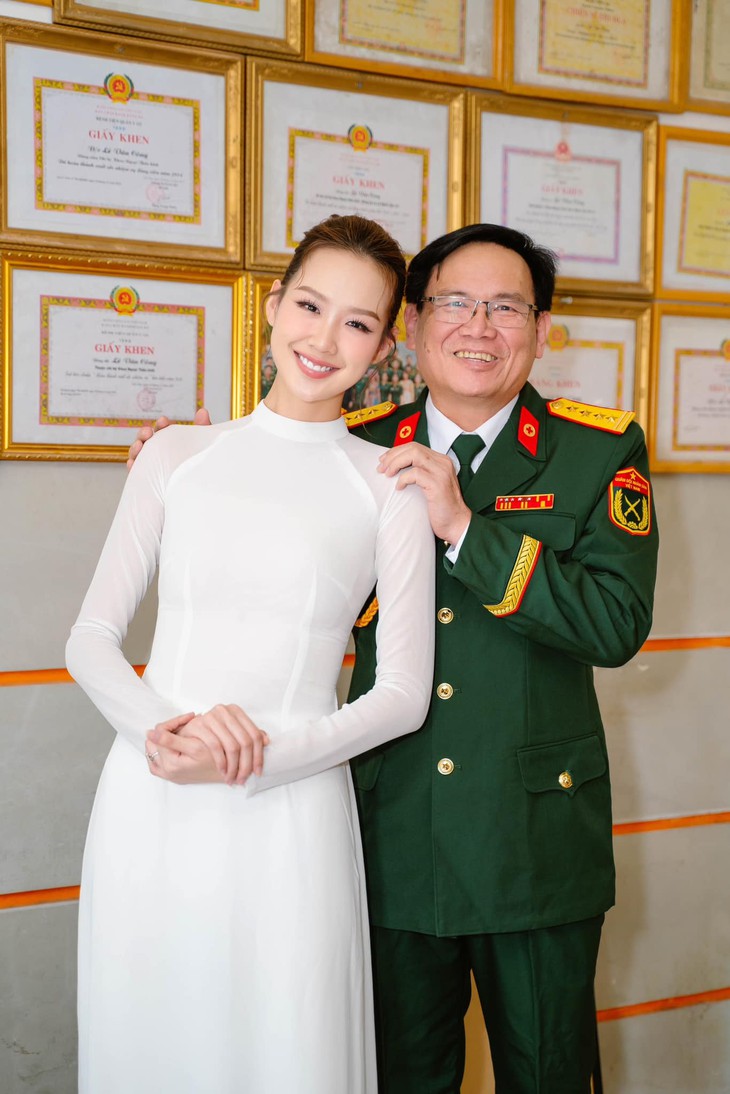 Gia thế nàng hậu quê Cần Thơ thi Miss World: Bố là đại tá, mẹ bác sĩ- Ảnh 3. Gia thế nàng hậu quê Cần Thơ thi Miss World: Bố là đại tá, mẹ bác sĩ- Ảnh 3.