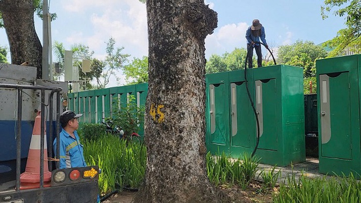 Hà Nội gấp rút lắp đặt 612 nhà vệ sinh lưu động phục vụ dịp Quốc khánh 2/9- Ảnh 8. Hà Nội gấp rút lắp đặt 612 nhà vệ sinh lưu động phục vụ dịp Quốc khánh 2/9- Ảnh 8.