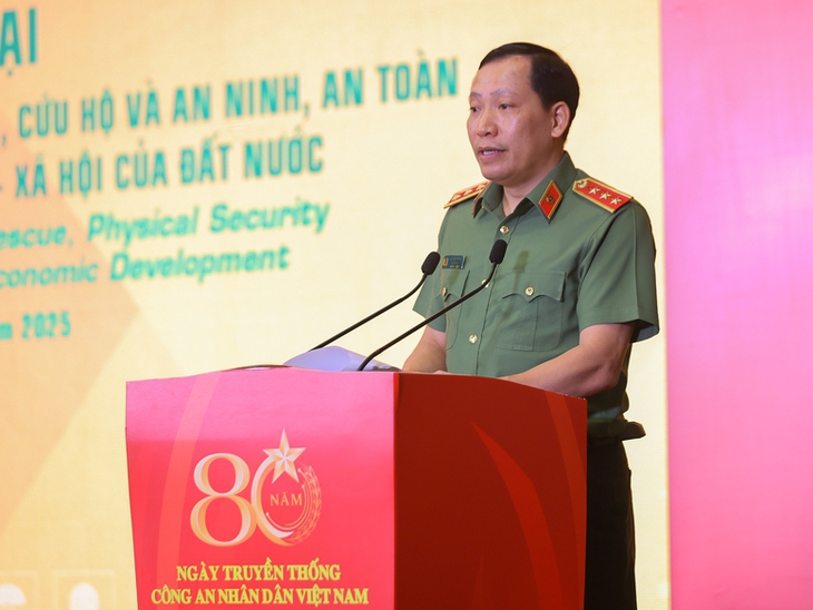 Thủ tướng: Cảnh sát PCCC&CNCH là lực lượng chủ công, nòng cốt trên mặt trận chống 'giặc lửa'- Ảnh 2.