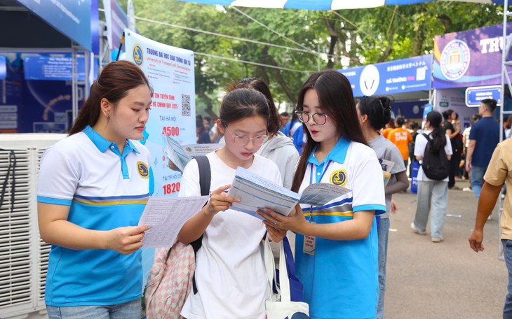 Điểm chuẩn các ngành "hot" năm 2025 có thể cao hơn dự kiến