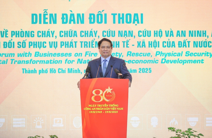 Thủ tướng: Cảnh sát PCCC&CNCH là lực lượng chủ công, nòng cốt trên mặt trận chống 'giặc lửa'- Ảnh 1.