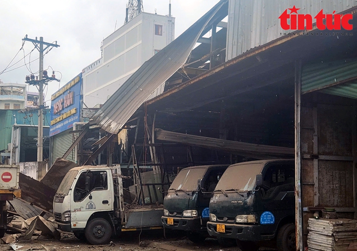 Hiện trường vụ nổ ở TPHCM: Ít nhất 4 nhà dân bị hư hỏng nặng- Ảnh 5.