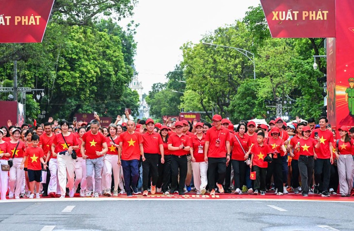Hơn 1 triệu người cùng đi bộ vì một Việt Nam đoàn kết, hùng cường tiến vào kỷ nguyên mới- Ảnh 5.