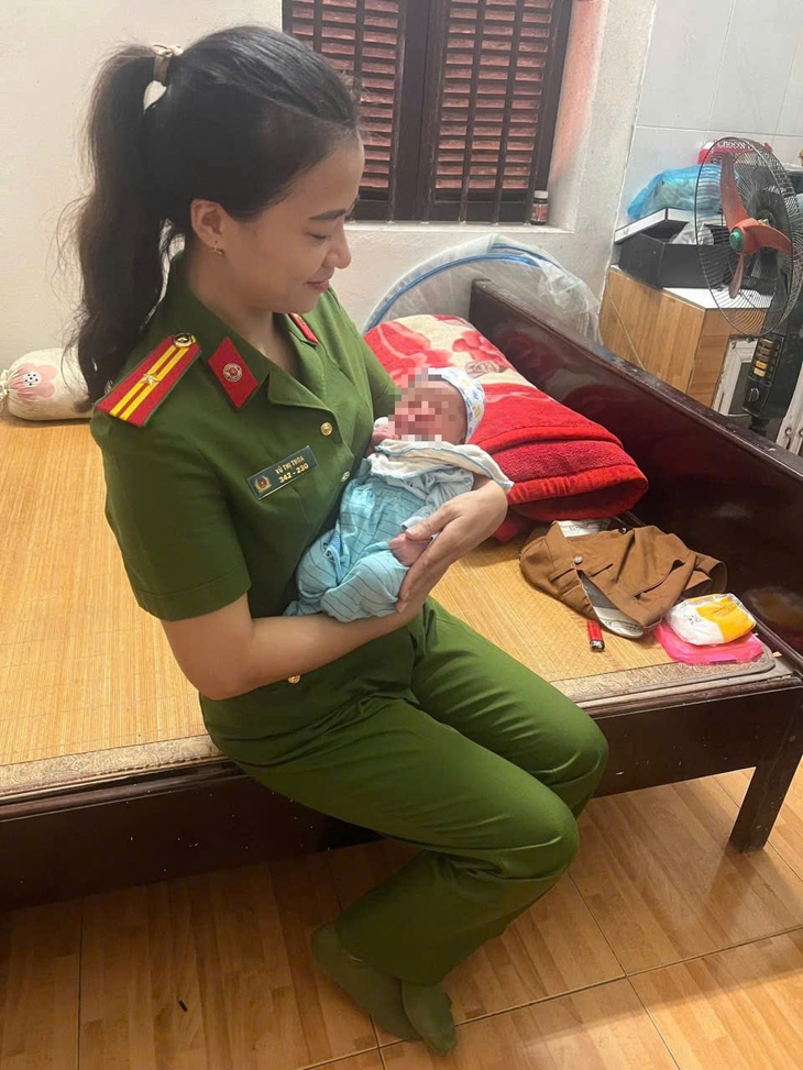 Xót xa hai bé gái sơ sinh bị bỏ rơi ở Hưng Yên- Ảnh 1.