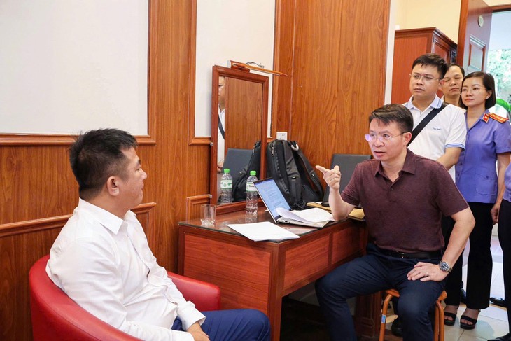 Công an xuất hiện tại hội thảo 'tiền ảo', nhà đầu tư mới biết đang bị lừa
- Ảnh 2.