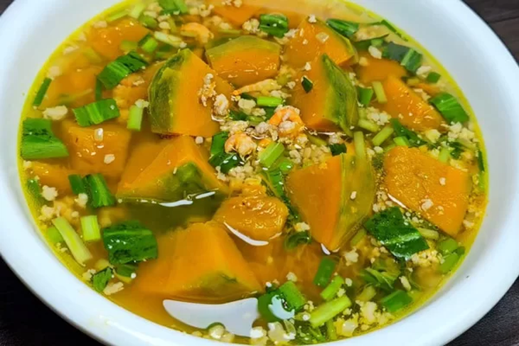Bí đỏ giá siêu rẻ, nhiều người mua về tích trữ, nấu món vừa ngon lại bổ- Ảnh 1.