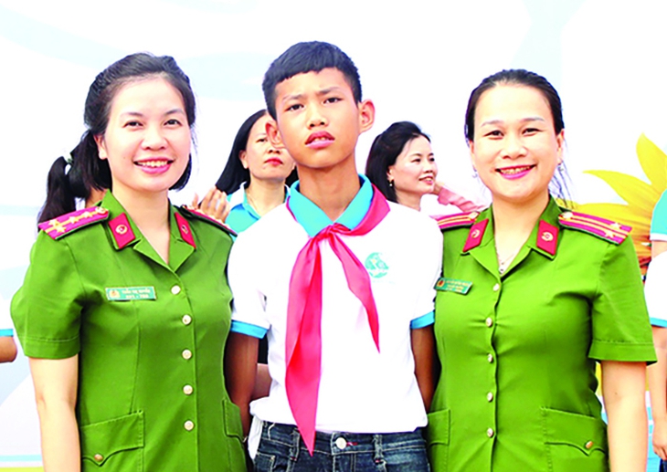 'Mẹ đỡ đầu' nâng bước những số phận mồ côi- Ảnh 3. 'Mẹ đỡ đầu' nâng bước những số phận mồ côi- Ảnh 3.