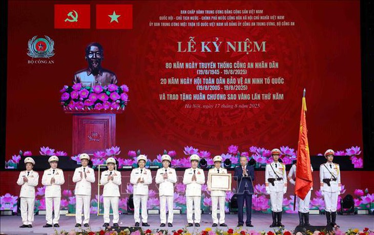 Lễ kỷ niệm 80 năm Ngày truyền thống Công an nhân dân và đón nhận Huân chương Sao Vàng lần thứ 5- Ảnh 4.