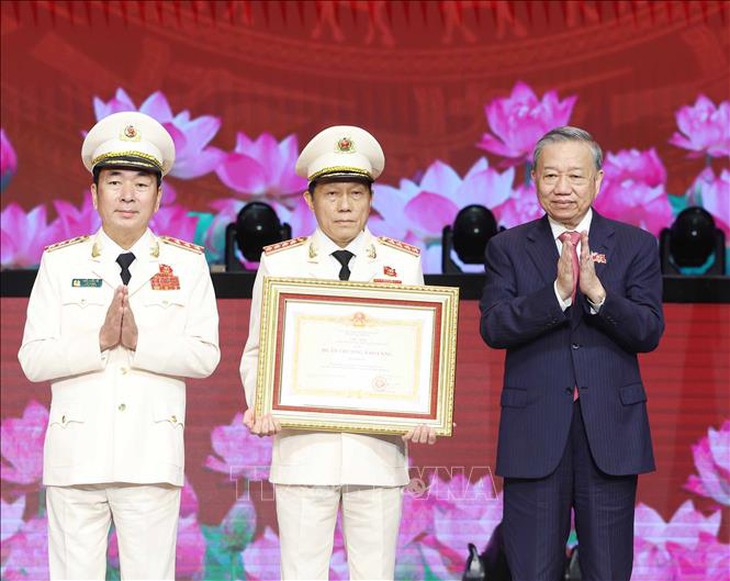 Lễ kỷ niệm 80 năm Ngày truyền thống Công an nhân dân và đón nhận Huân chương Sao Vàng lần thứ 5- Ảnh 6.