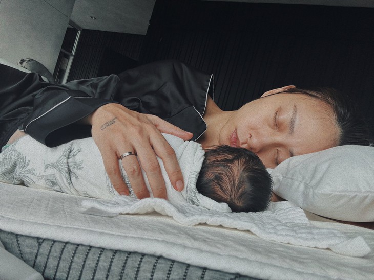 Ngô Thanh Vân trải lòng sau 2 tuần làm mẹ: 'Có lúc đau đến suy sụp và bật khóc'- Ảnh 4.