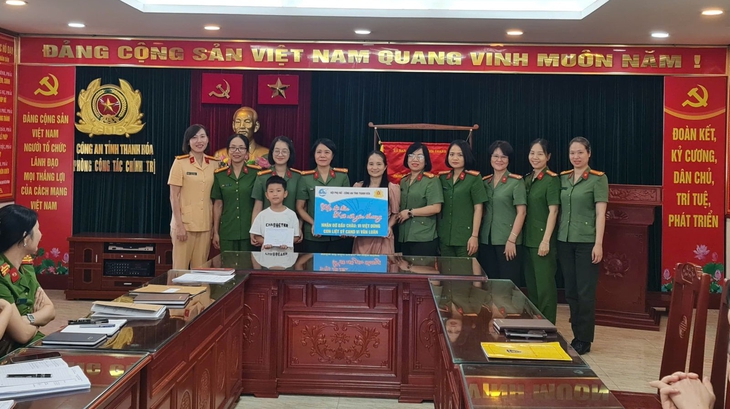 'Mẹ đỡ đầu' nâng bước những số phận mồ côi- Ảnh 2. 'Mẹ đỡ đầu' nâng bước những số phận mồ côi- Ảnh 2.