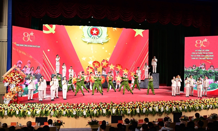 Công an TP Hải Phòng đón nhận Huân chương Quân công hạng Nhì- Ảnh 1. Công an TP Hải Phòng đón nhận Huân chương Quân công hạng Nhì- Ảnh 1.