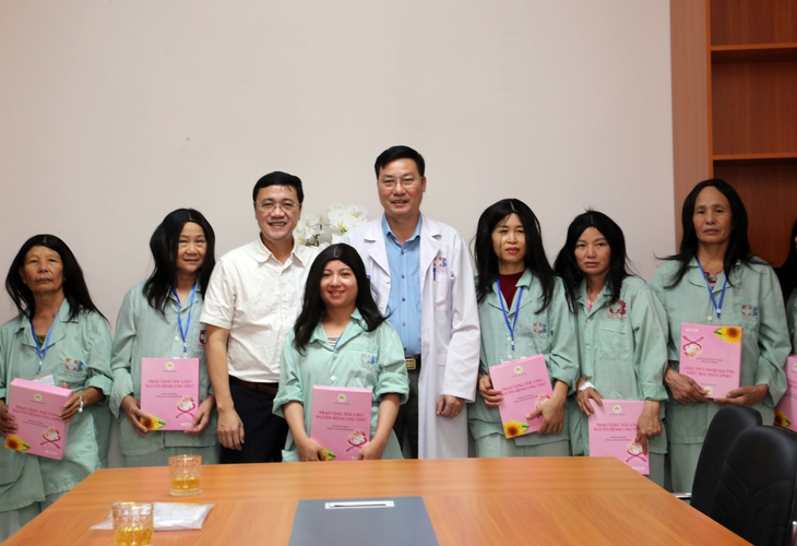 Tặng tóc - gửi yêu thương đến bệnh nhân ung thư- Ảnh 1.