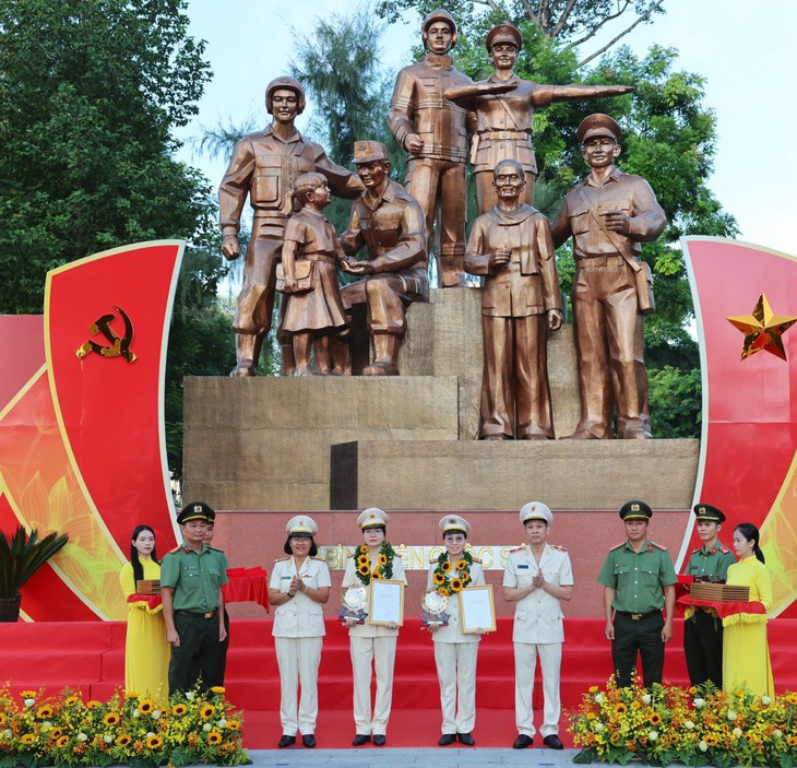 TP Hồ Chí Minh: Vinh danh 80 gương công an điển hình tiên tiến tiêu biểu- Ảnh 3. TP Hồ Chí Minh: Vinh danh 80 gương công an điển hình tiên tiến tiêu biểu- Ảnh 3.
