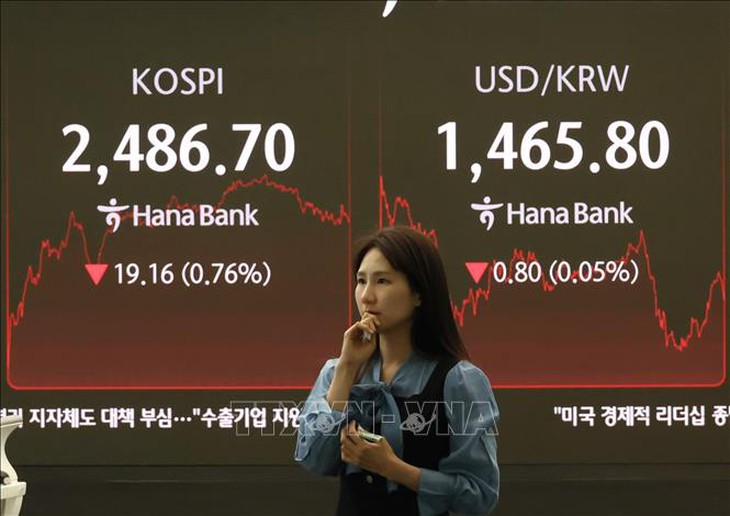 Biểu thuế quan mới của Mỹ chi phối nhiều sàn chứng khoán- Ảnh 1. Biểu thuế quan mới của Mỹ chi phối nhiều sàn chứng khoán- Ảnh 1.