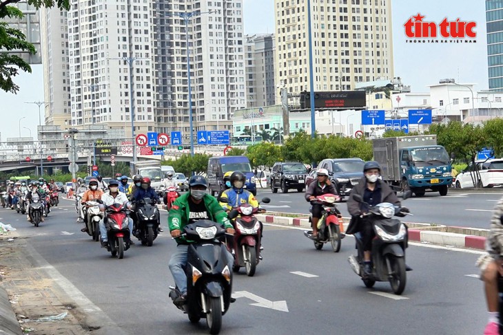Nhiều người dân TP Hồ Chí Minh đã bắt đầu quan tâm đến xe điện- Ảnh 2. Nhiều người dân TP Hồ Chí Minh đã bắt đầu quan tâm đến xe điện- Ảnh 2.
