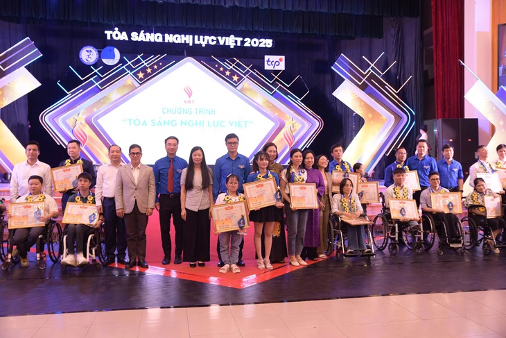 Hành trình của thanh niên khuyết tật gập ghềnh nhưng luôn tỏa sáng nghị lực- Ảnh 1.
