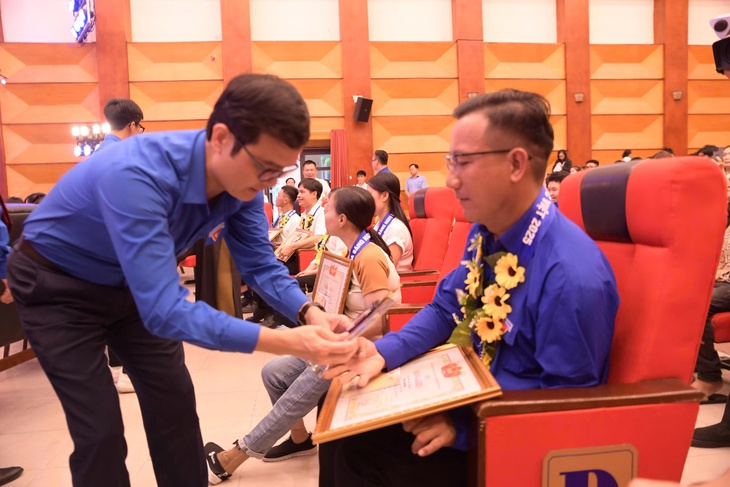 Hành trình của thanh niên khuyết tật gập ghềnh nhưng luôn tỏa sáng nghị lực- Ảnh 4.