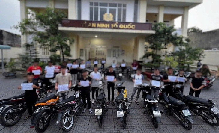 Khởi tố 21 đối tượng thanh niên đua xe, tụ tập gây rối ở TPHCM- Ảnh 2. Khởi tố 21 đối tượng thanh niên đua xe, tụ tập gây rối ở TPHCM- Ảnh 2.