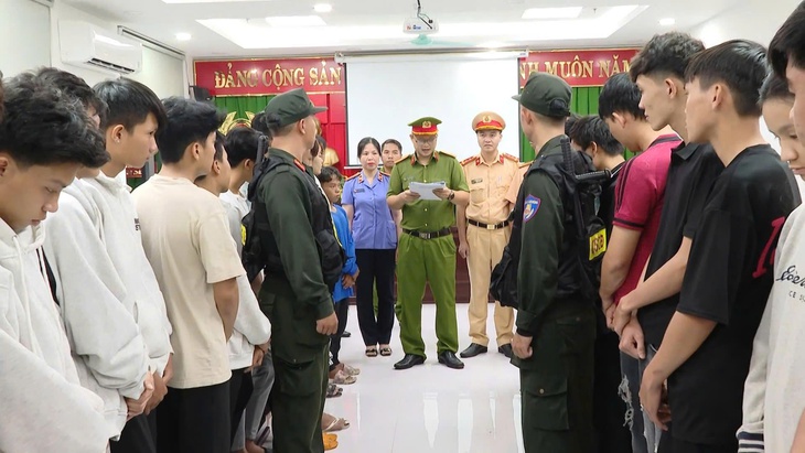 Khởi tố 21 đối tượng thanh niên đua xe, tụ tập gây rối ở TPHCM- Ảnh 1. Khởi tố 21 đối tượng thanh niên đua xe, tụ tập gây rối ở TPHCM- Ảnh 1.