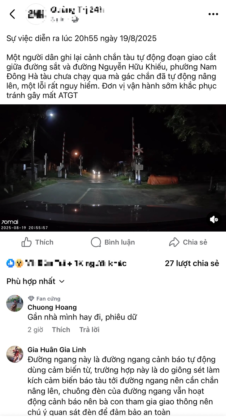 Người tham gia giao thông hú hồn khi gác chắn đường sắt bất ngờ nâng lên lúc tàu hỏa đang lao tới- Ảnh 1. Người tham gia giao thông hú hồn khi gác chắn đường sắt bất ngờ nâng lên lúc tàu hỏa đang lao tới- Ảnh 1.