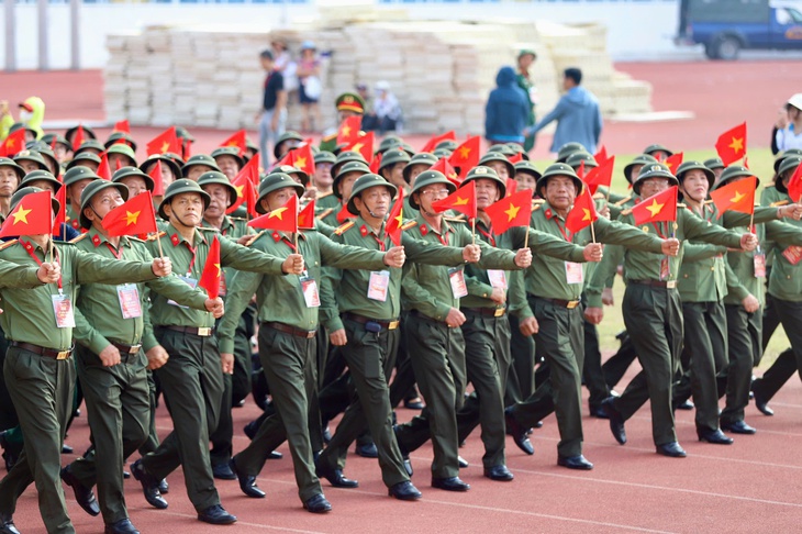 13 khối quần chúng lần đầu hợp luyện chuẩn bị cho Lễ diễu binh, diễu hành sáng 2/9- Ảnh 2. 13 khối quần chúng lần đầu hợp luyện chuẩn bị cho Lễ diễu binh, diễu hành sáng 2/9- Ảnh 2.