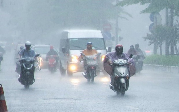 Miền Bắc ngày nắng, mưa dông mạnh vào chiều tối