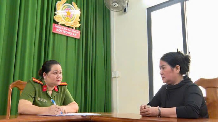 TPHCM: Đường dây vay nặng lãi núp bóng quán sinh tố 'Má Hạnh' bị bắt- Ảnh 1. TPHCM: Đường dây vay nặng lãi núp bóng quán sinh tố 'Má Hạnh' bị bắt- Ảnh 1.