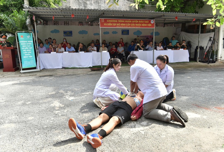 Người đàn ông 74 tuổi ngưng tim 95 phút được cứu sống ngoạn mục- Ảnh 2.