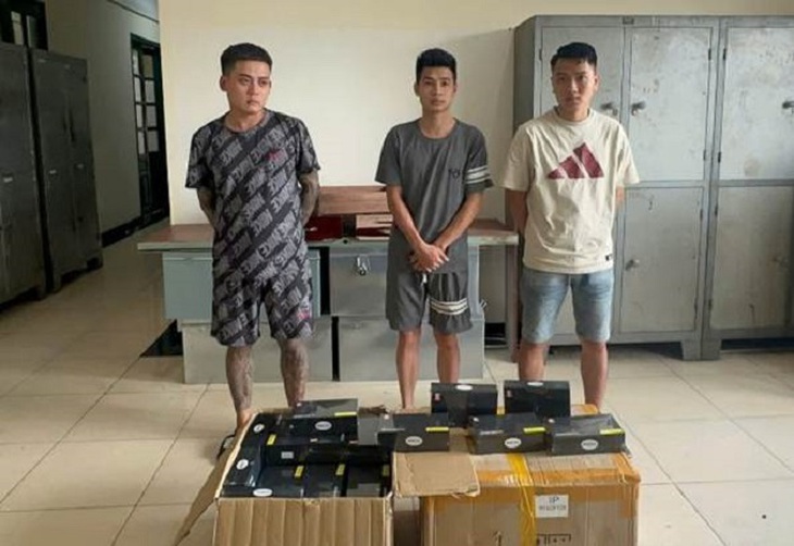 Đi ô tô vào trộm cắp 138 máy tính tại Cảng hàng không quốc tế Nội Bài- Ảnh 1. Đi ô tô vào trộm cắp 138 máy tính tại Cảng hàng không quốc tế Nội Bài- Ảnh 1.