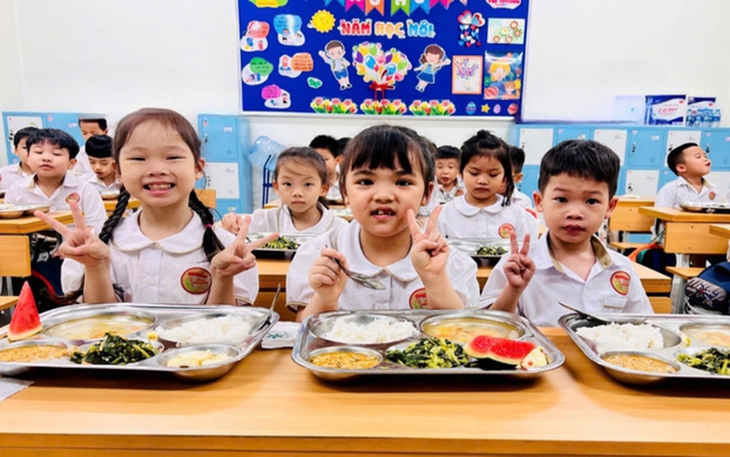 Có nên để phụ huynh tham gia giám sát bữa ăn bán trú của học sinh tiểu học ở Hà Nội?