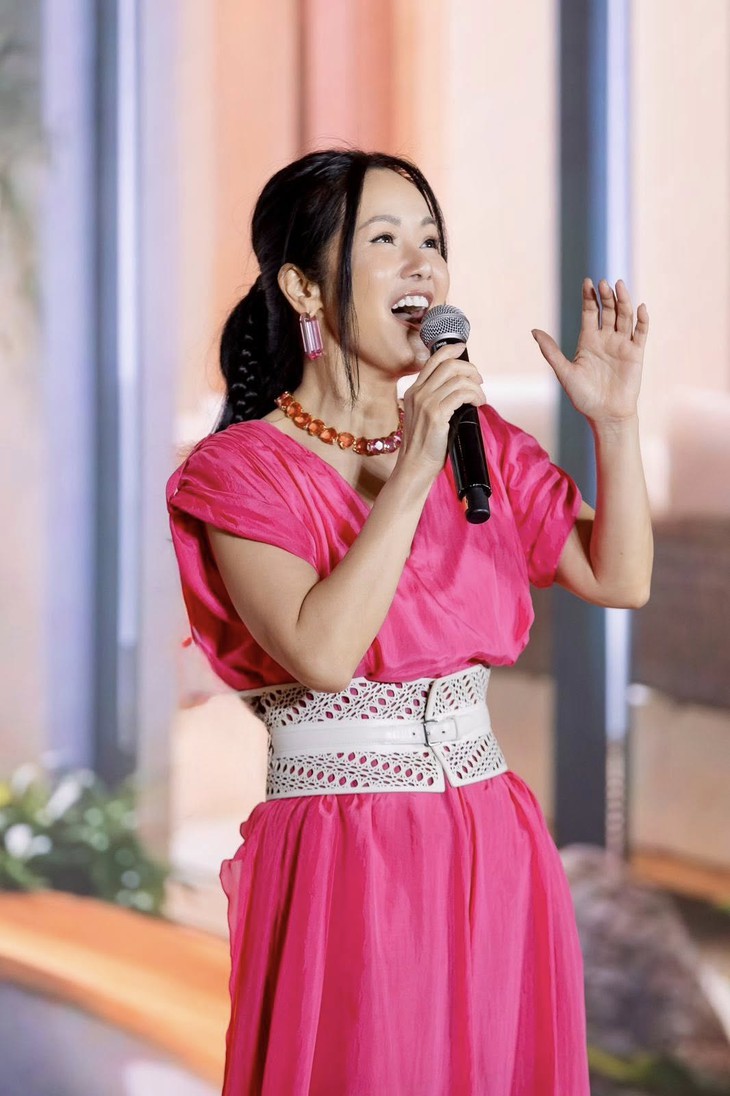Đằng sau ánh hào quang sân khấu: Tình bạn đặc biệt của bộ 3 diva Thanh Lam, Hồng Nhung, Mỹ Linh- Ảnh 4. Đằng sau ánh hào quang sân khấu: Tình bạn đặc biệt của bộ 3 diva Thanh Lam, Hồng Nhung, Mỹ Linh- Ảnh 4.