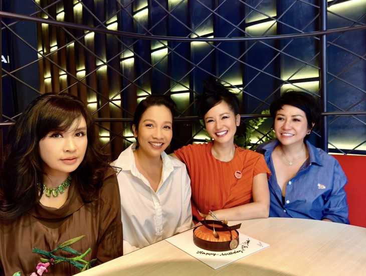 Đằng sau ánh hào quang sân khấu: Tình bạn đặc biệt của bộ 3 diva Thanh Lam, Hồng Nhung, Mỹ Linh- Ảnh 1. Đằng sau ánh hào quang sân khấu: Tình bạn đặc biệt của bộ 3 diva Thanh Lam, Hồng Nhung, Mỹ Linh- Ảnh 1.