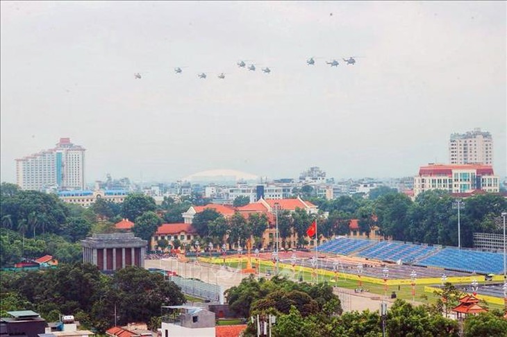 Dàn máy bay trực thăng bay diễn tập trên bầu trời Hà Nội, chuẩn bị cho sự kiện A80- Ảnh 7. Dàn máy bay trực thăng bay diễn tập trên bầu trời Hà Nội, chuẩn bị cho sự kiện A80- Ảnh 7.