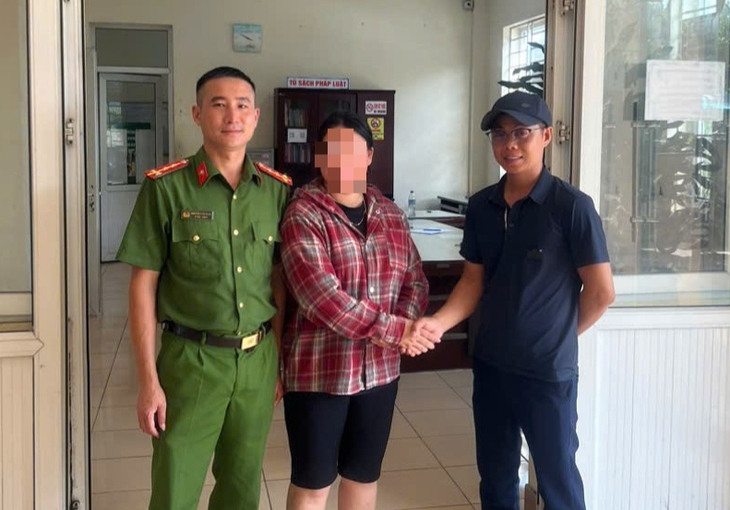 Nam thanh niên Hải Phòng chuyển khoản nhầm 200 triệu được công an phường tìm giúp- Ảnh 1. Nam thanh niên Hải Phòng chuyển khoản nhầm 200 triệu được công an phường tìm giúp- Ảnh 1.