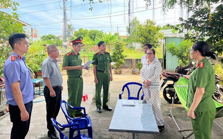 Bắt giam cựu cán bộ Hội phụ nữ tham ô tiền của hội viên khi vay vốn ngân hàng
