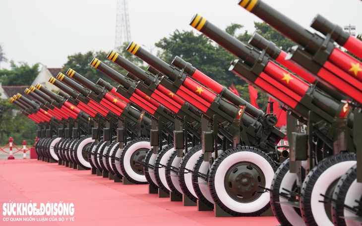 Cận cảnh dàn pháo lễ sẵn sàng khai hỏa trong buổi tổng hợp luyện diễu binh tối nay 21/8