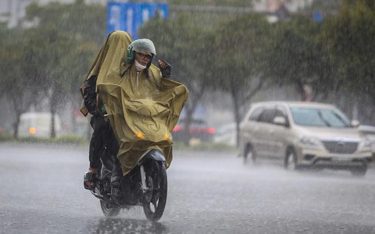 Mưa dông lan rộng khắp cả nước